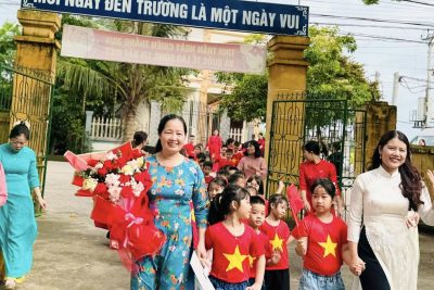 HOẠT ĐỘNG THAM QUAN TRƯỜNG TIỂU HỌC CỦA TRẺ 5 TUỔI TRƯỜNG MẦM NON CÔNG LÝ